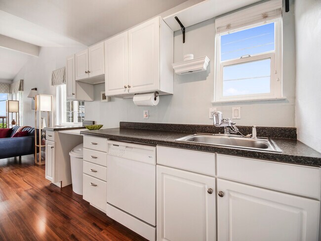 Foto del edificio - 300 Courtland Dr