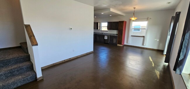 Building Photo - Quiet 3 Bed 2 Bath Home Available in Belgr...