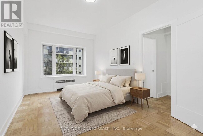 Photo du bâtiment - 110 St Clair Ave W