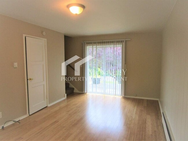 Foto del edificio - 2 Bedroom 1 Bathroom Townhome in Downtown ...