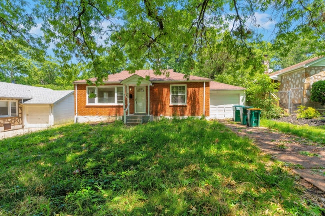 Building Photo - 8135 Bloom Dr