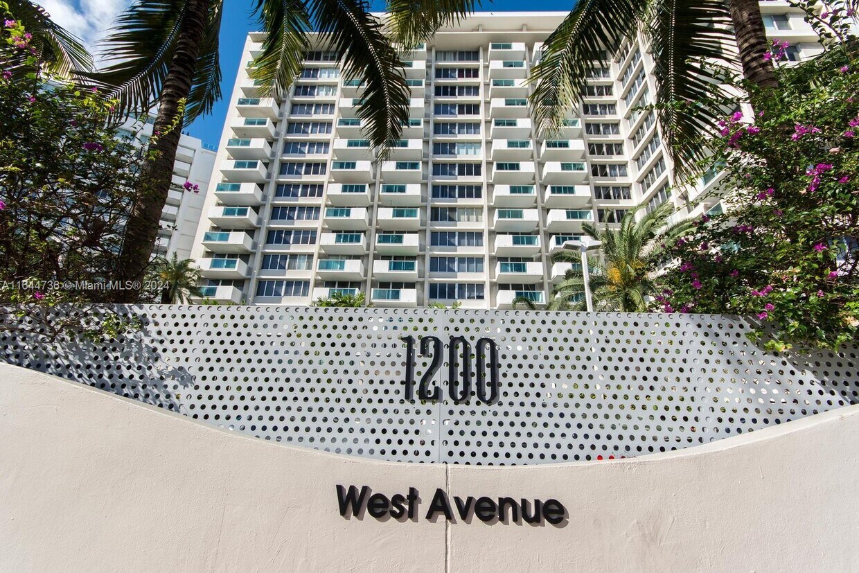 Foto principal - 1200 West Ave