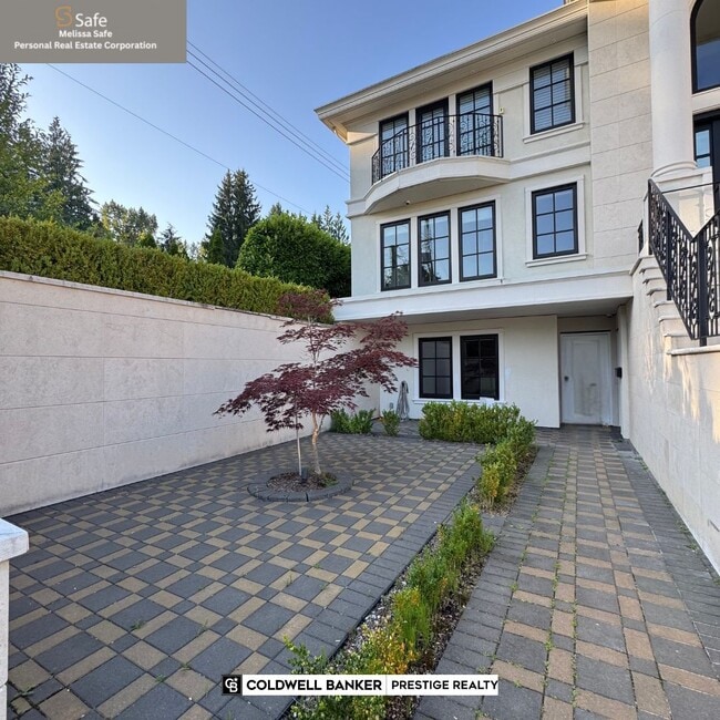 Building Photo - 698 Westhyde Pl