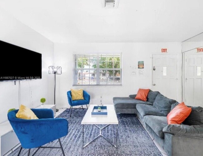 Foto del edificio - 330 N 68th Ave