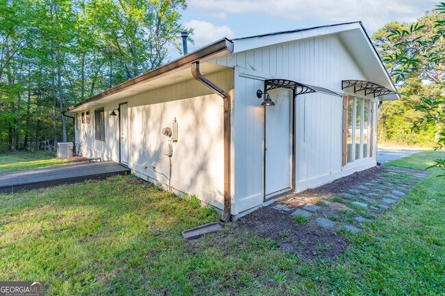 Building Photo - 2290 Pinetree Ln NE