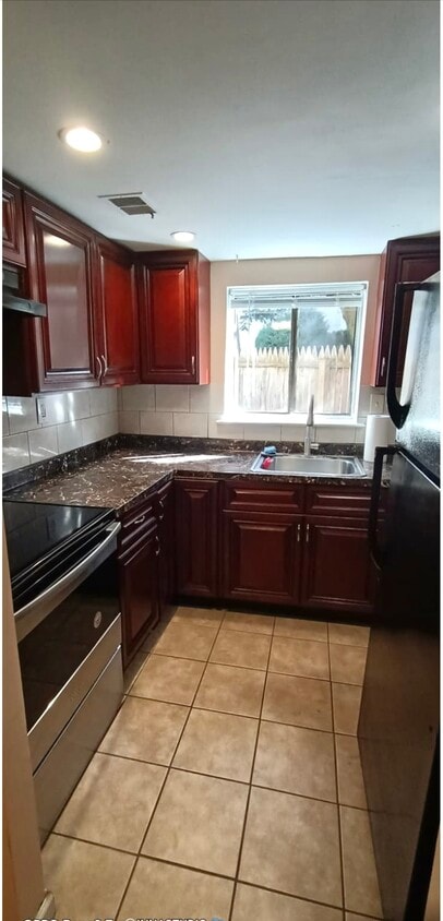 Foto principal - 8030 Ditman St