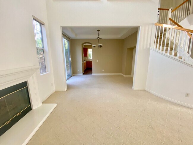 Building Photo - Spacious 4 bed 3 bath Newbury park home