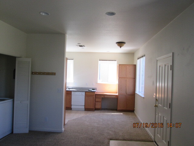 Building Photo - 1751 Pinewood Dr
