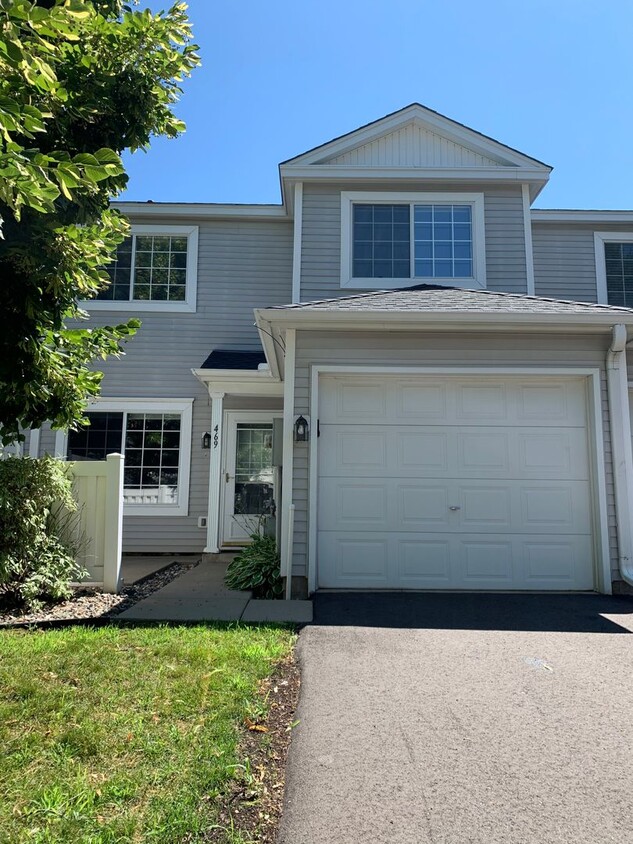 Primary Photo - NEW PAINT AND CARPET! 2 Bed/1.5 Bath Townh...
