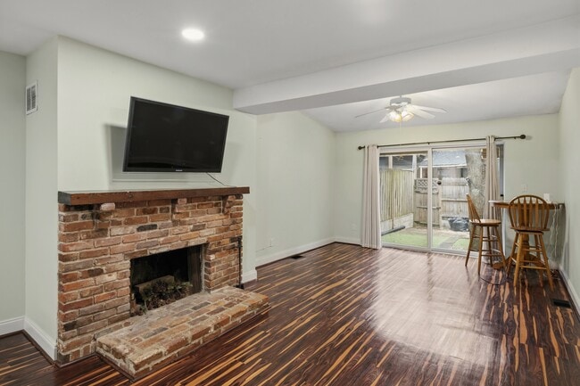 Building Photo - 636 Portland St