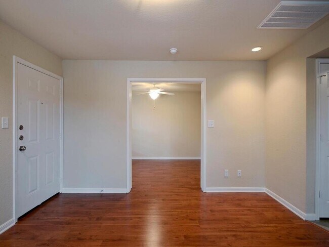 Foto del edificio - 7685 Northcross Dr