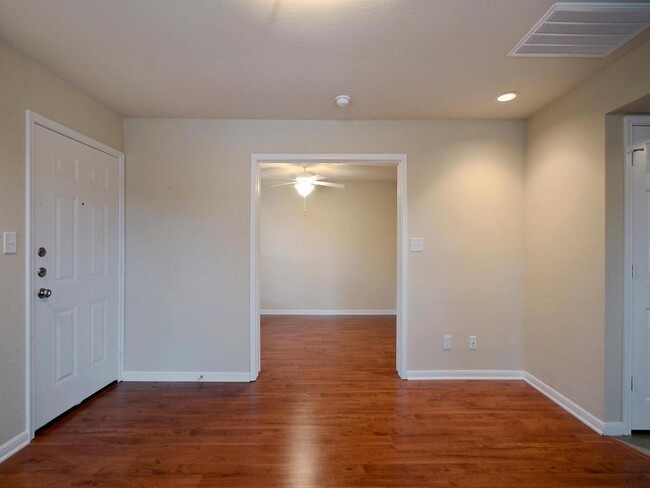 Building Photo - 7685 Northcross Dr