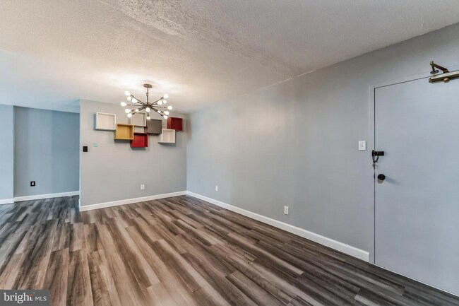 Building Photo - 1300 Army Navy Dr