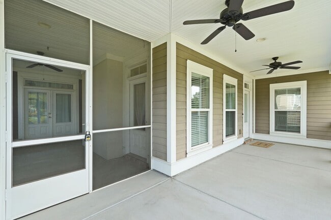 Building Photo - 3 Bedroom Dunham Marsh Beauty with Outdoor Fireplace and Resort-Style Community Amenities