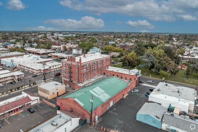 Context aerial - 945 N El Dorado St