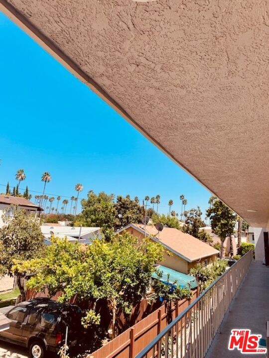 Foto del edificio - 1163 N Raymond Ave