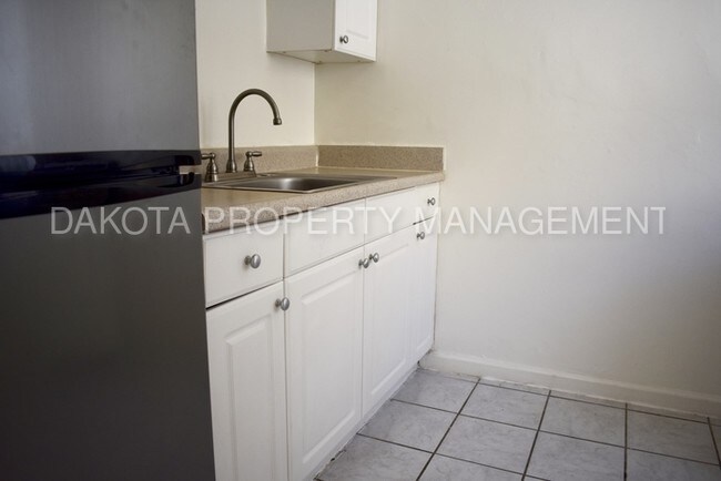 Foto del edificio - PB STUDIO ALL UTILITIES INCLUDED