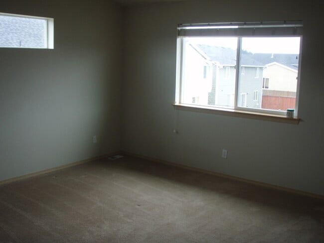Building Photo - Welcome To SilverCreek
