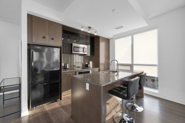 Building Photo - 98 Lillian St