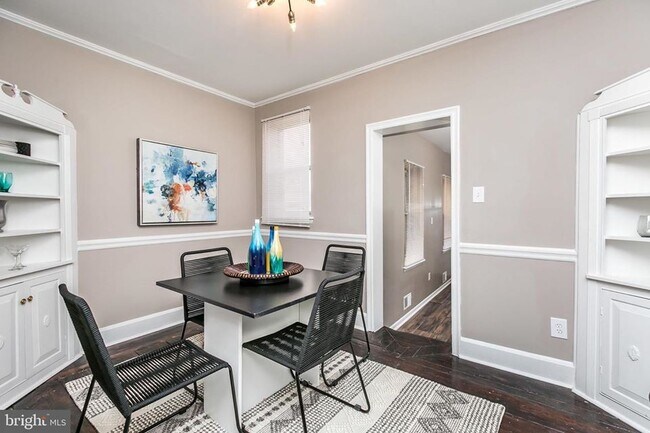 Foto del edificio - 2211 E Baltimore St