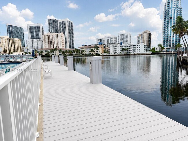 Foto del edificio - 137 Golden Isles Dr