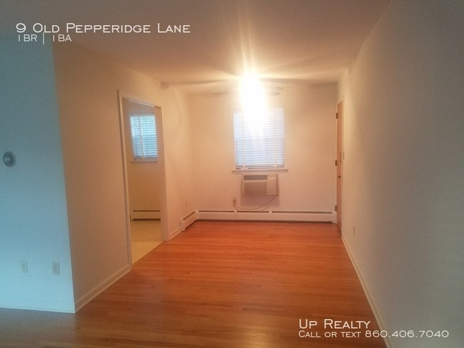 Building Photo - 9 Old Pepperidge Ln