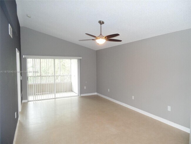 Foto del edificio - 2850 N Oakland Forest Dr