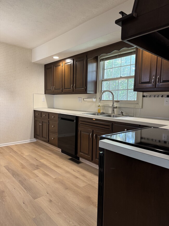 Building Photo - 1316 Oriole Dr