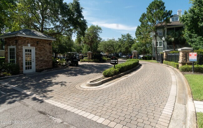 Foto del edificio - 8550 Touchton Rd