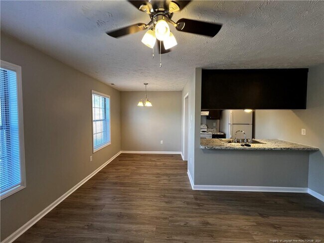 Building Photo - 1409 Ireland Dr