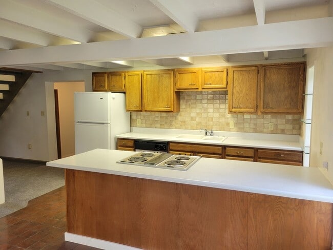 Building Photo - 3 bed, 1 bath home by Sacheen Lake