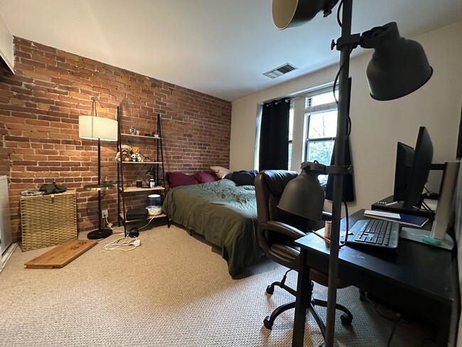 Building Photo - 95 Gainsborough St