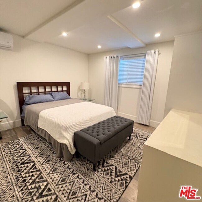 Foto del edificio - 10520 Eastborne Ave