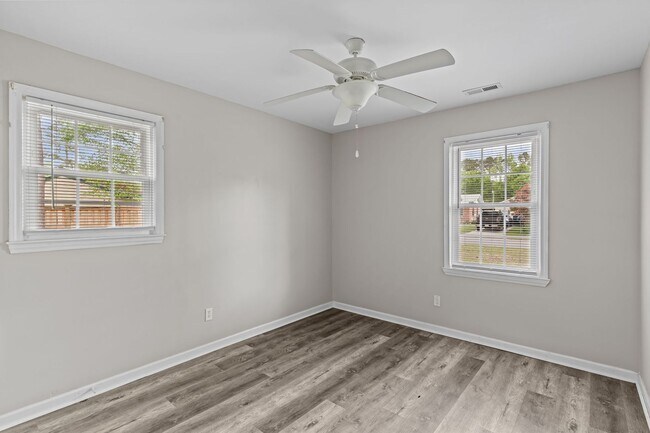 Foto del edificio - Pet-Friendly | Large Fenced Yard in North Wilmington