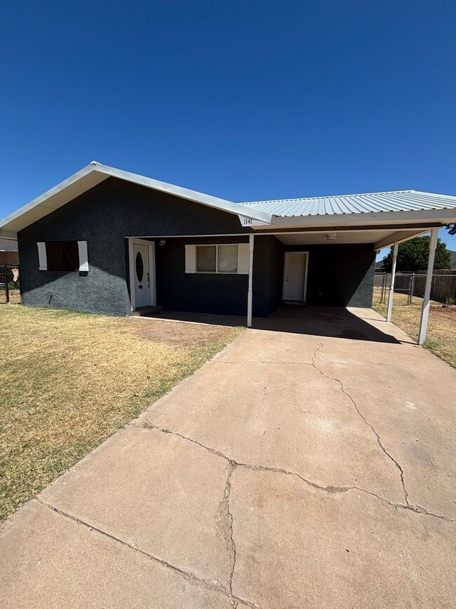 Building Photo - 1141 Leo Dr
