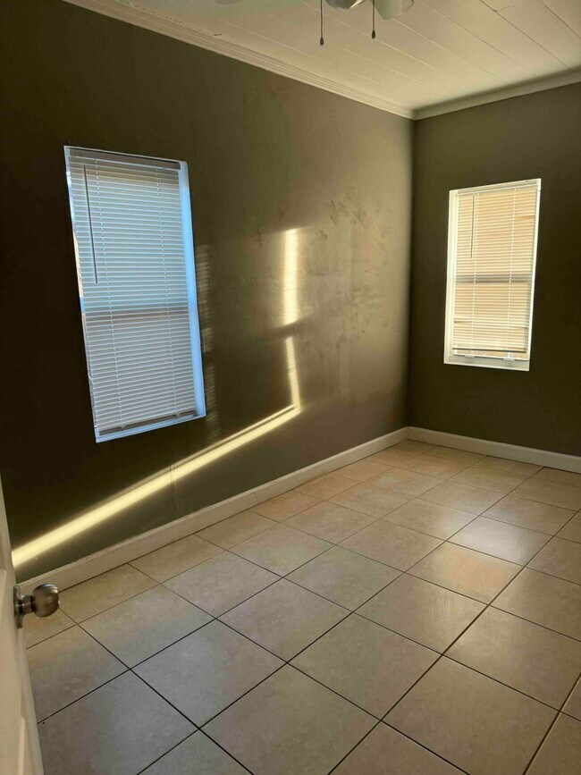 Foto del edificio - 717 S B St