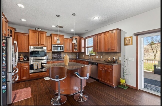 Building Photo - 15275 Plumstone Dr