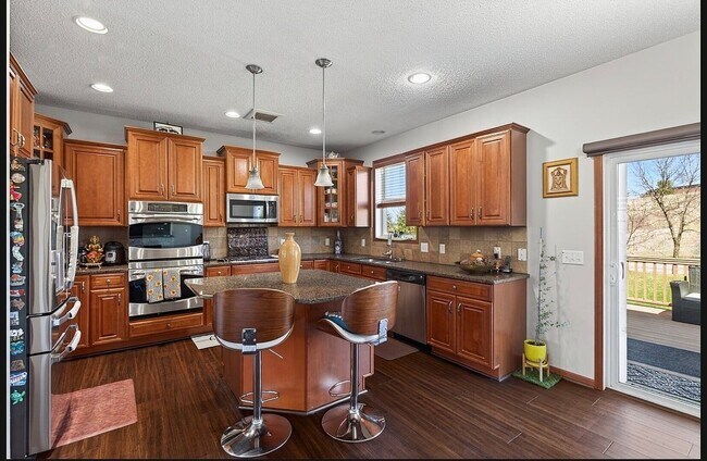Foto del edificio - 15275 Plumstone Dr