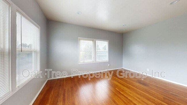 Building Photo - 454 34th St