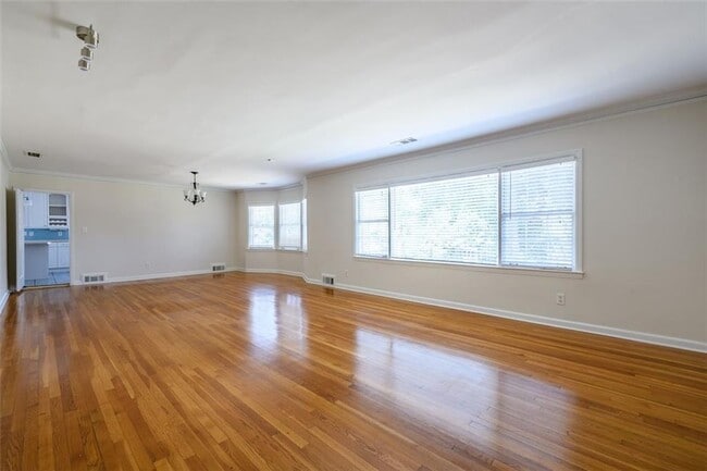 Building Photo - 1205 Spring Valley Ln NE
