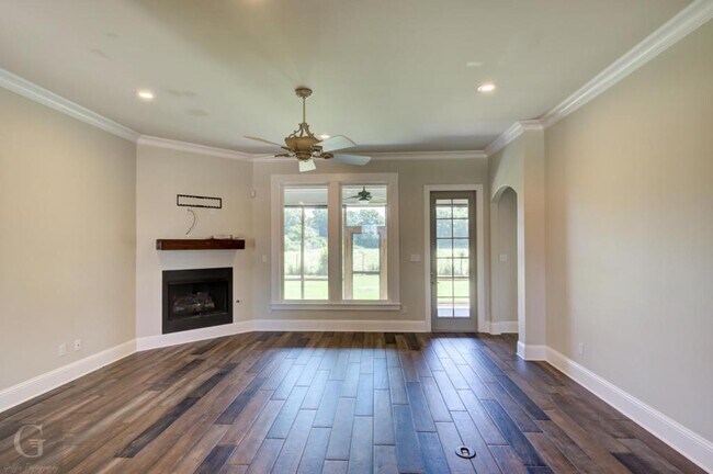 Building Photo - 205 Conti Way