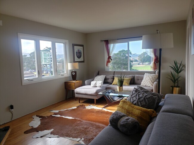 Foto del edificio - 717 Rolph St