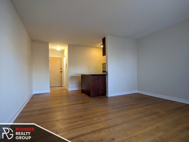 Foto del edificio - 643 W Wrightwood Ave