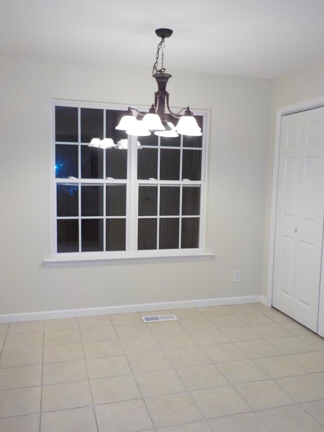 Foto del edificio - 3 Bedroom 2 Bath House with Basement