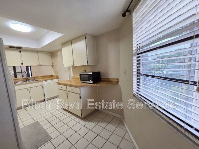 Foto del edificio - 2131 Ridge Rd S