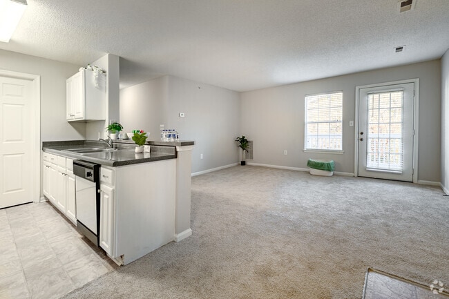 2 habitaciones, 2 baños - 877 pies cuadrados - Unidad modelo - Sala de estar - Summerland Heights Apartments