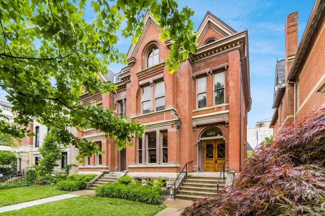 Building Photo - 392 E Town St