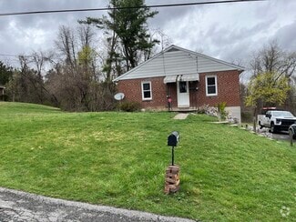 Building Photo - 907 N Pine St