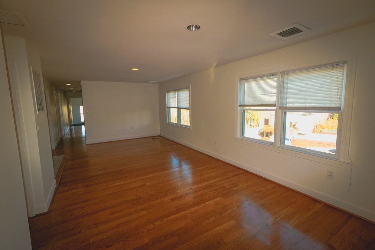 Foto principal - 316 F St NE