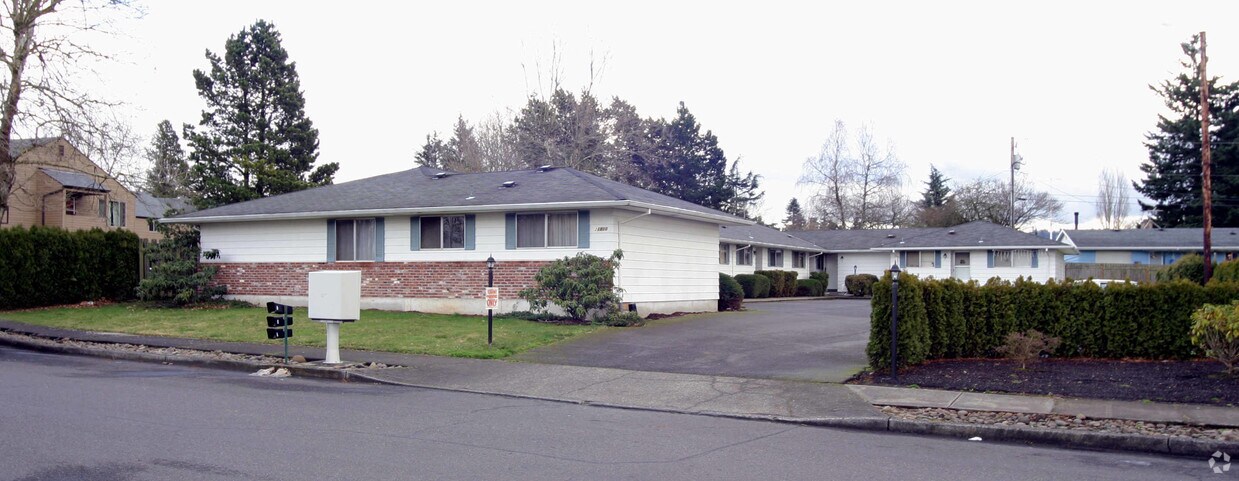 Building Photo - Penton Apartments